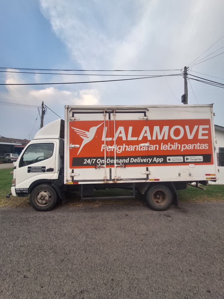 Used Hino xzu413 Dutro 2011 bonded box - Image 1