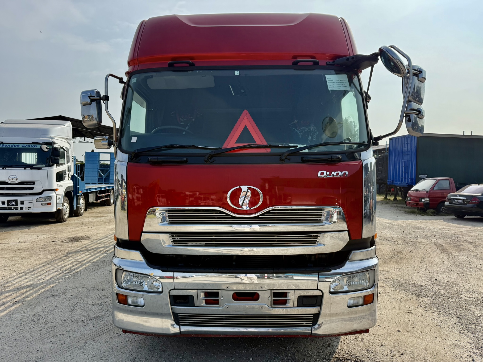Unregistered Nissan UD CD5 Auto 30ft Wooden Cargo (READY STOCK) - Thumbnail 2