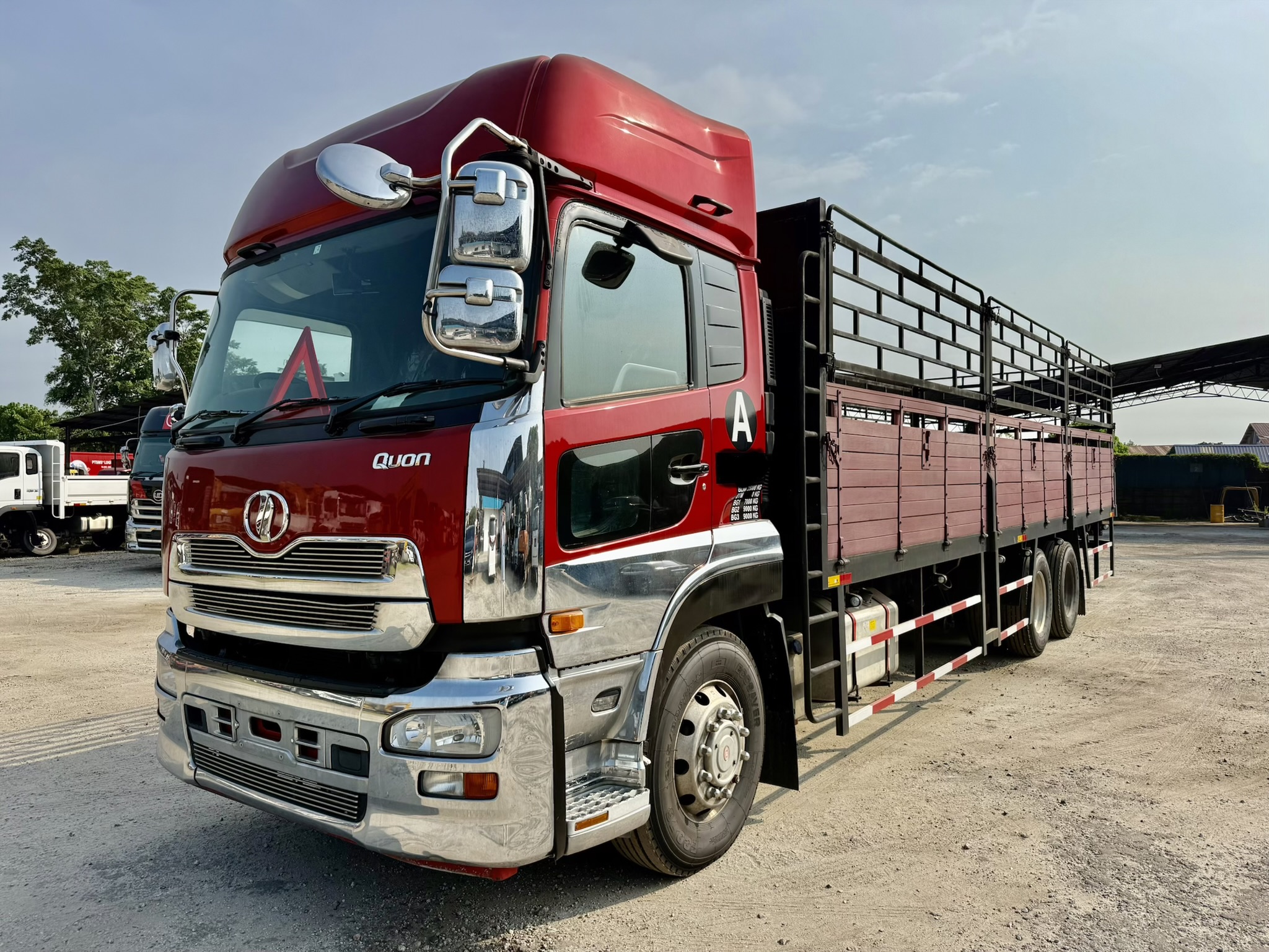 Unregistered Nissan UD CD5 Auto 30ft Wooden Cargo (READY STOCK) - Image 1