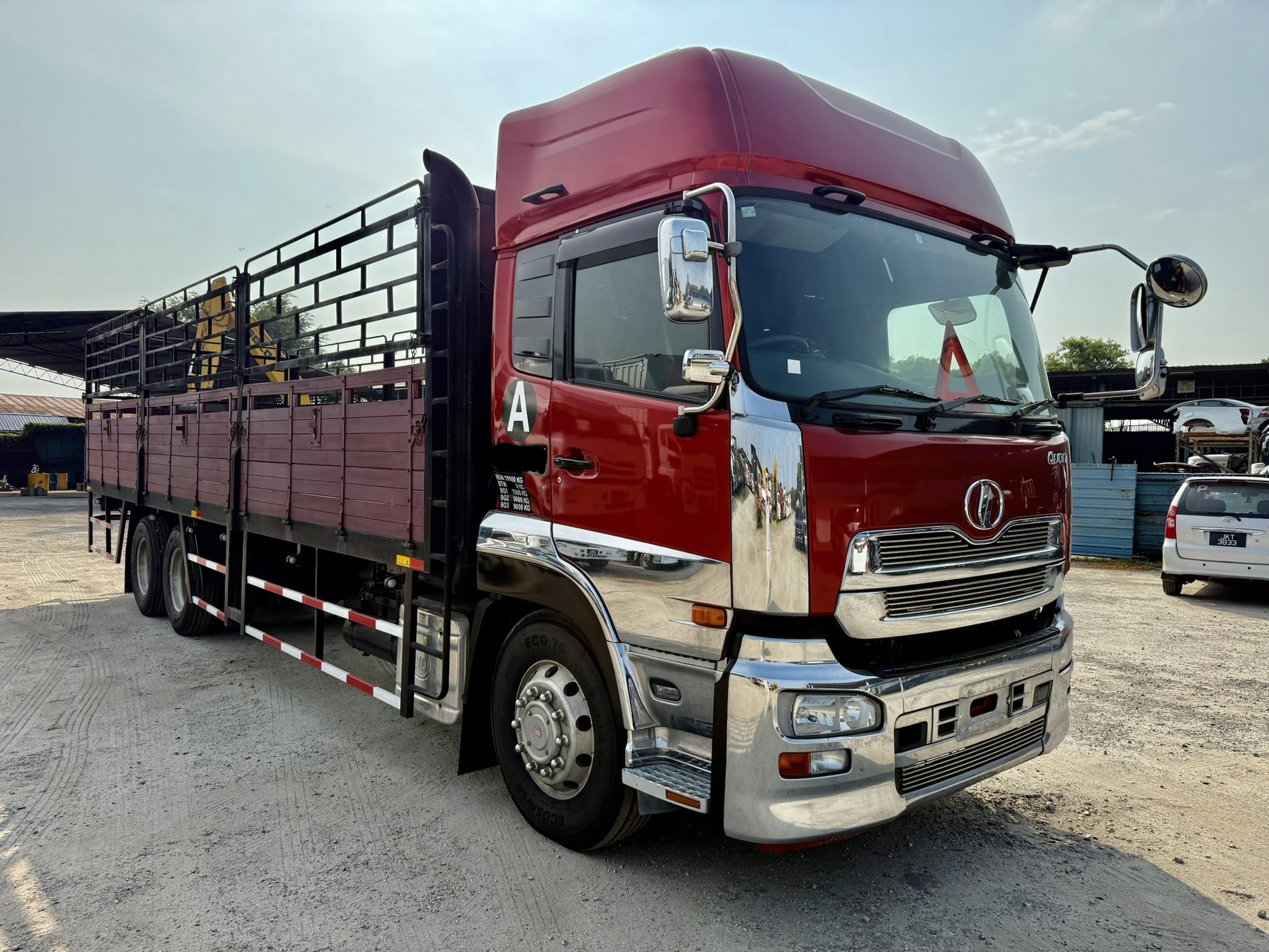 Unregistered Nissan UD CD5 Auto 30ft Wooden Cargo (READY STOCK) - Thumbnail 3