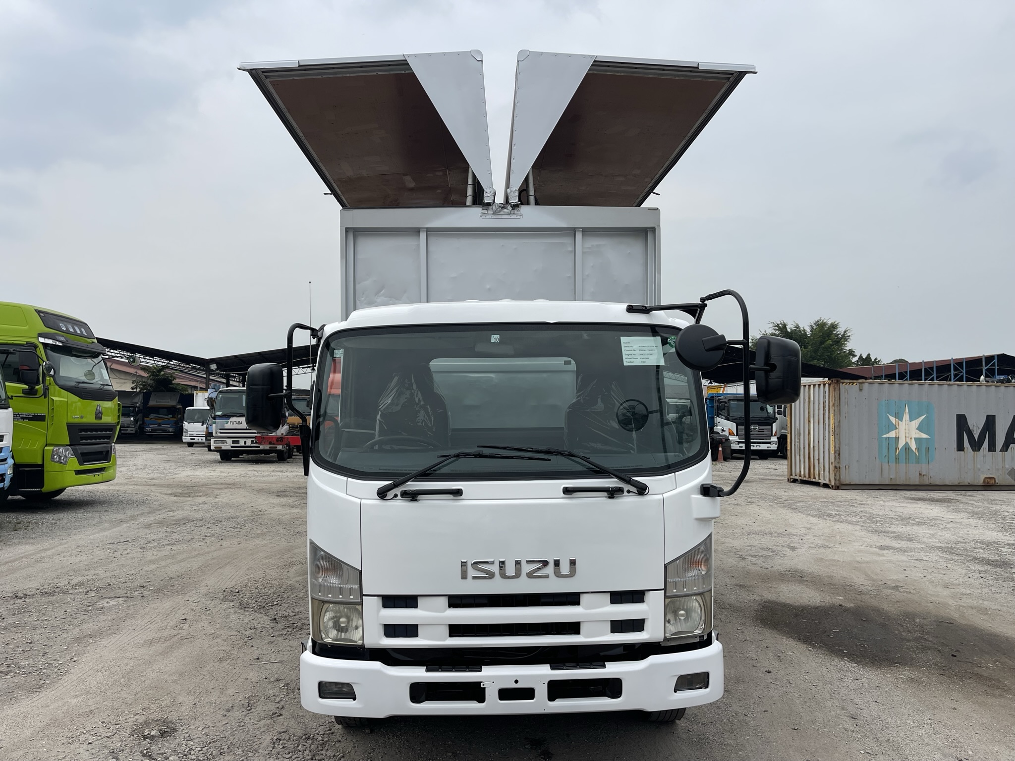 Used 2024 Isuzu FRR90 20ft Wing box - Thumbnail 2