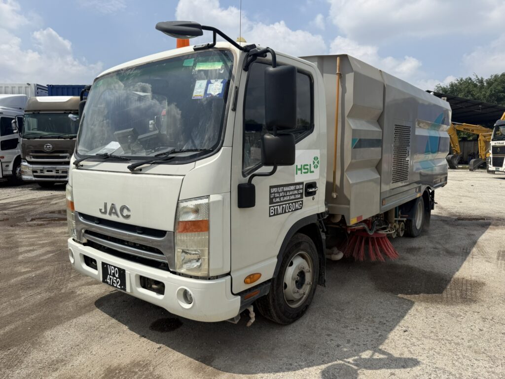 FRONT 7 2024 JAC N75 Road Sweeper