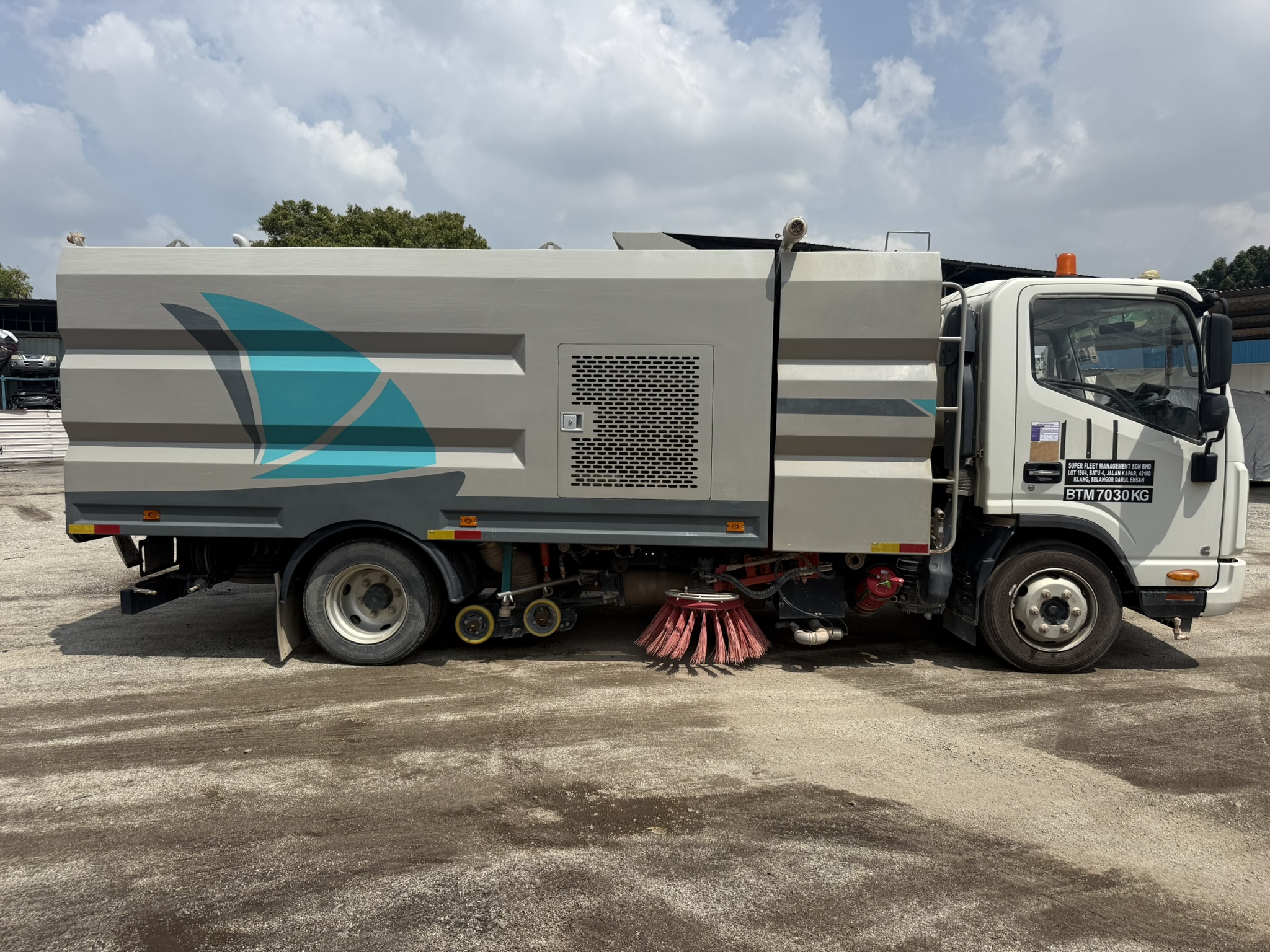 2024 JAC N75 Road Sweeper - Thumbnail 3