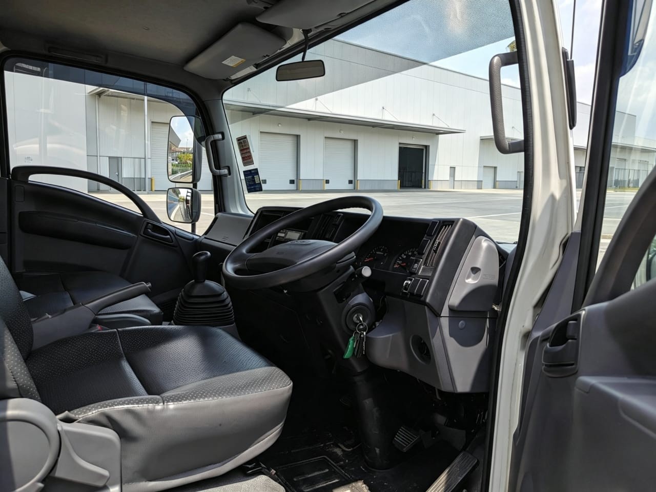 Isuzu NPR75 Crane Truck, LOW MILEAGE – LIKE NEW - Thumbnail 6