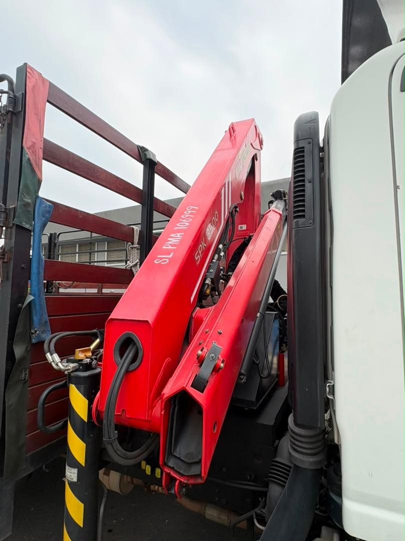 Isuzu NPR75 Crane Truck, LOW MILEAGE – LIKE NEW - Thumbnail 3