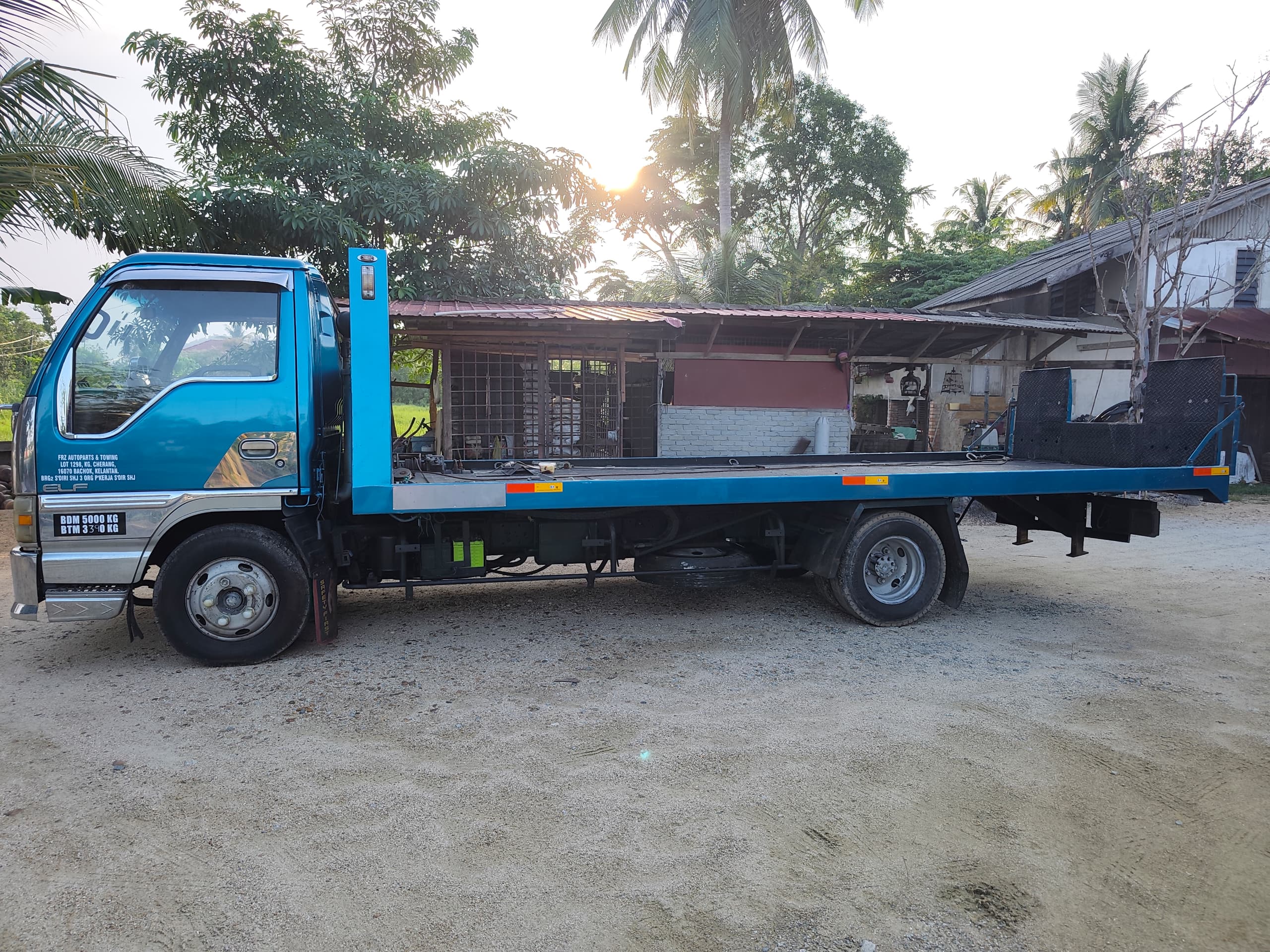 USED ISUZU NPR 66 - Thumbnail 2