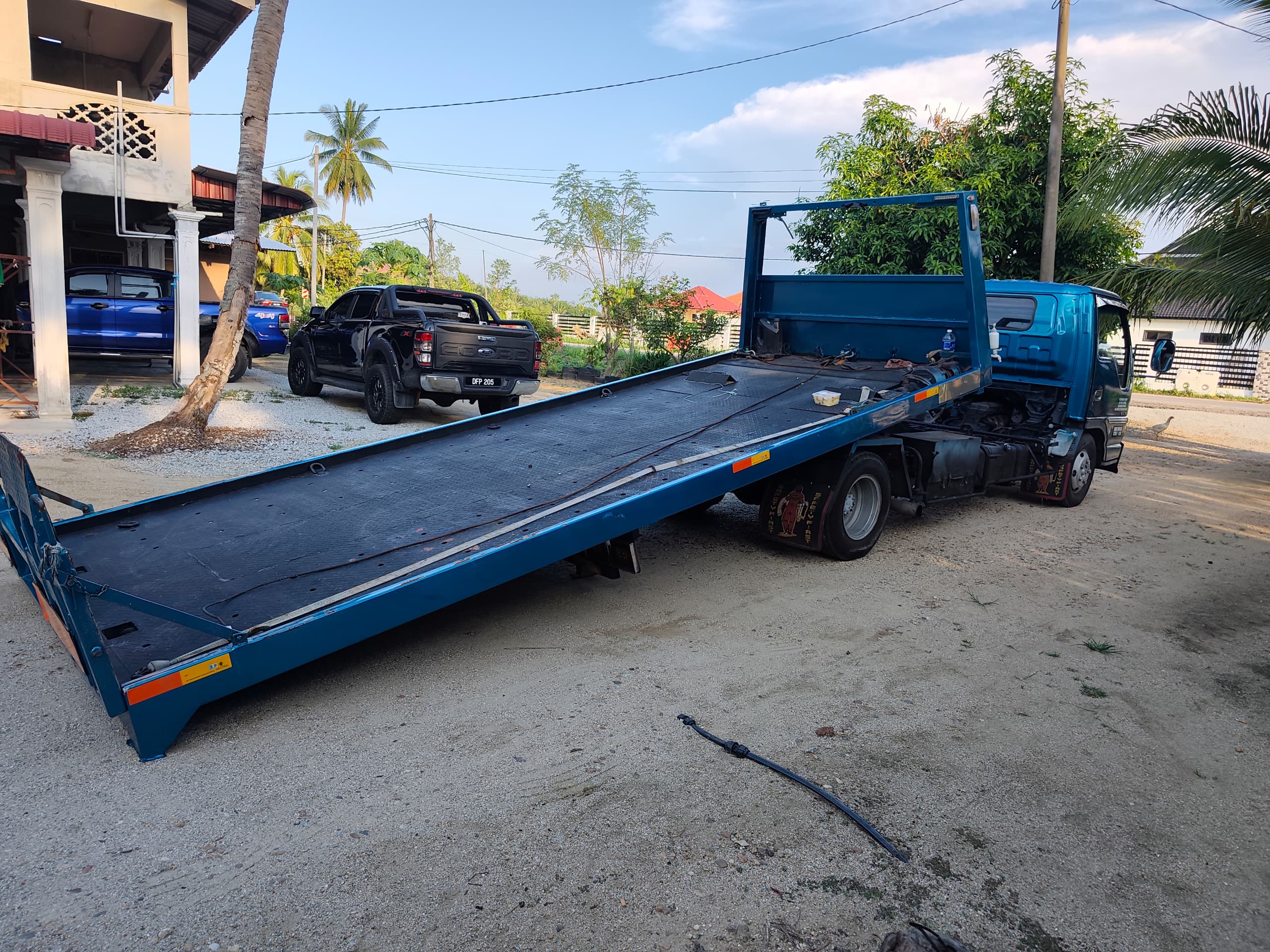 USED ISUZU NPR 66 - Thumbnail 3