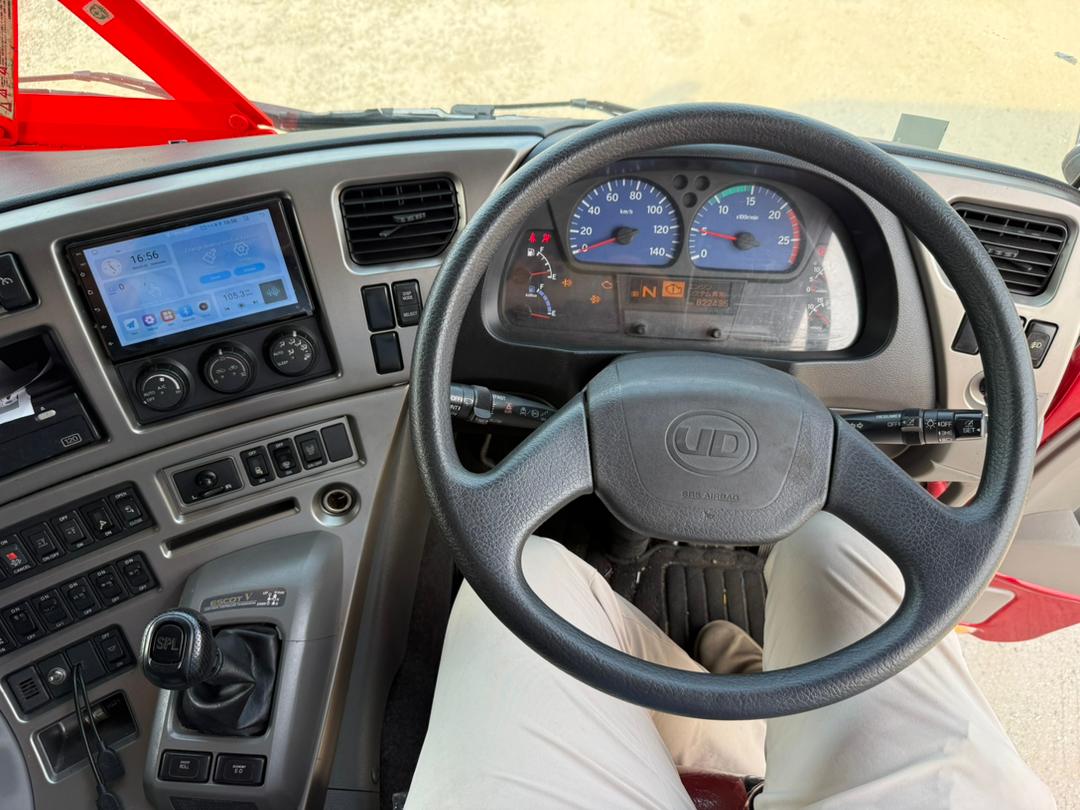 Nissan CD5 30ft wooden cargo - Thumbnail 8