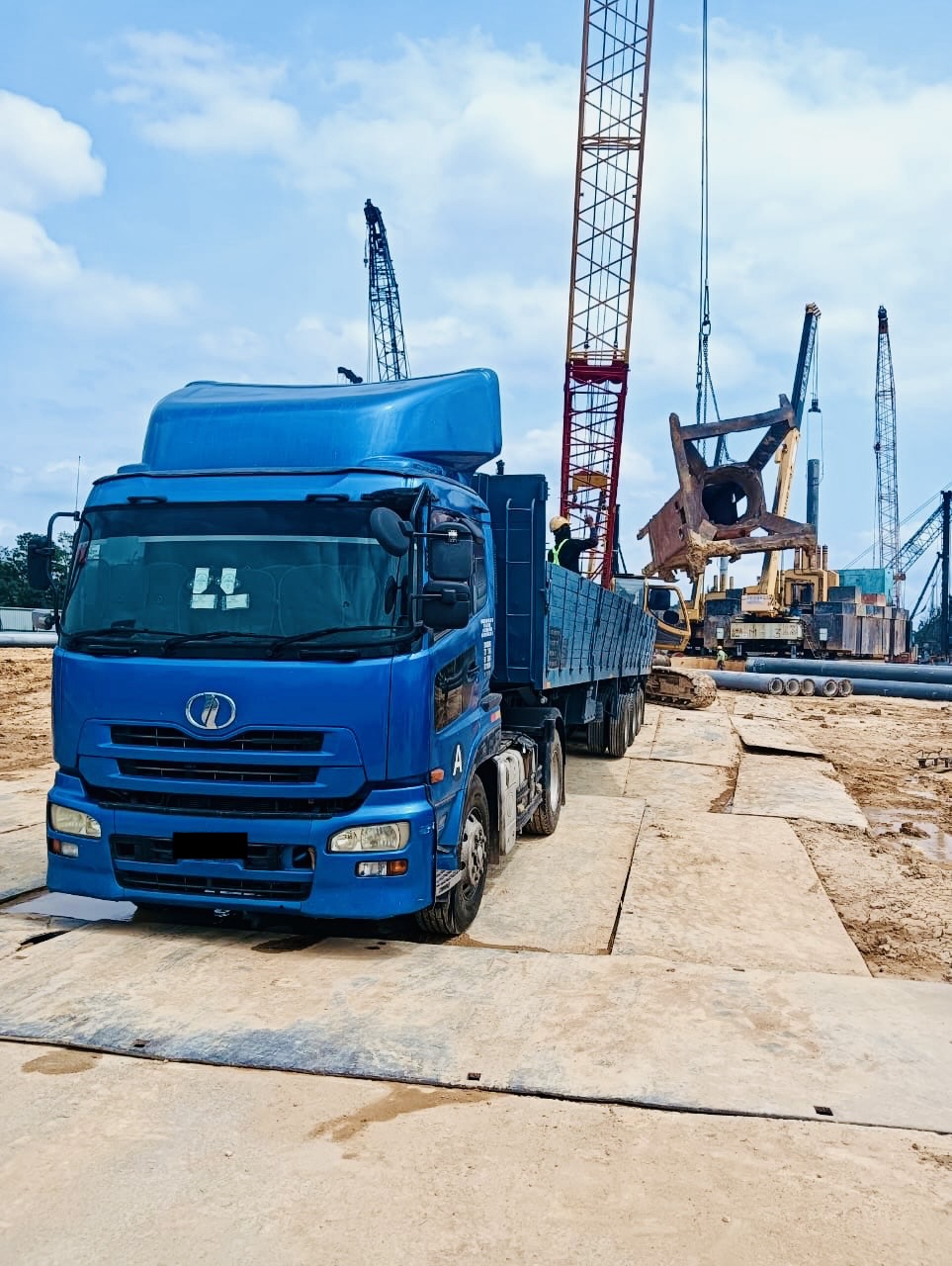 NISSAN PRIME MOVER+FIRAMA OPEN KARGO 1-1-3 FOR SALE - Image 1