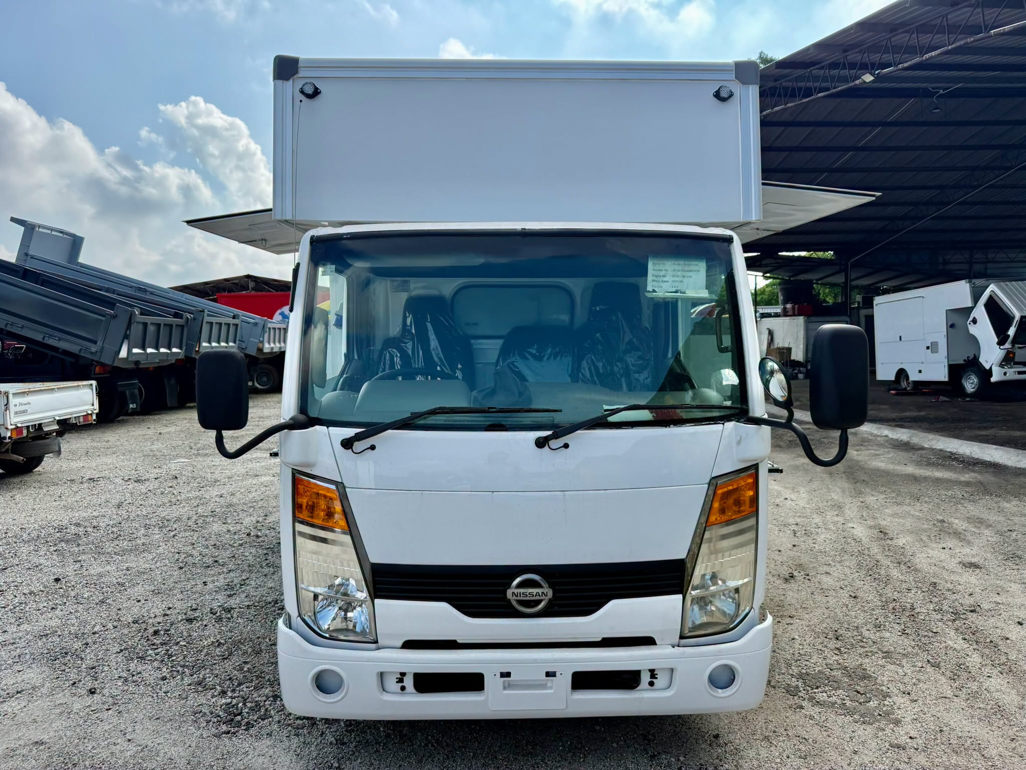Nissan Cabstar 10ft food truck - Thumbnail 2