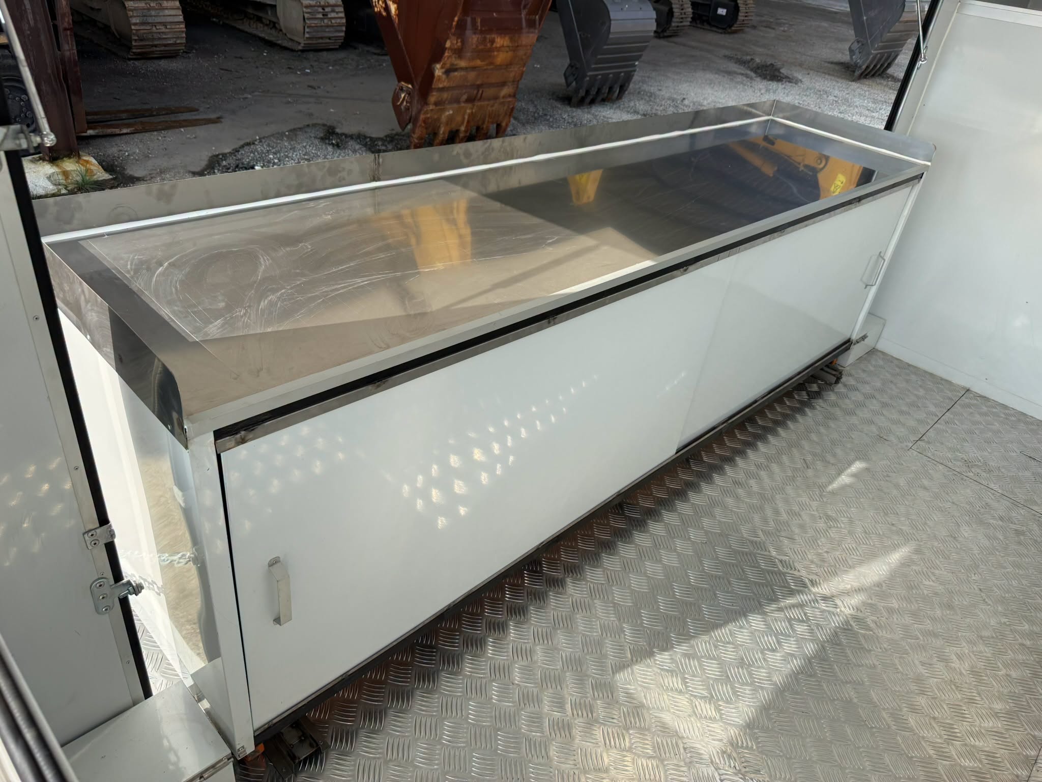 Nissan Cabstar 10ft food truck - Thumbnail 7