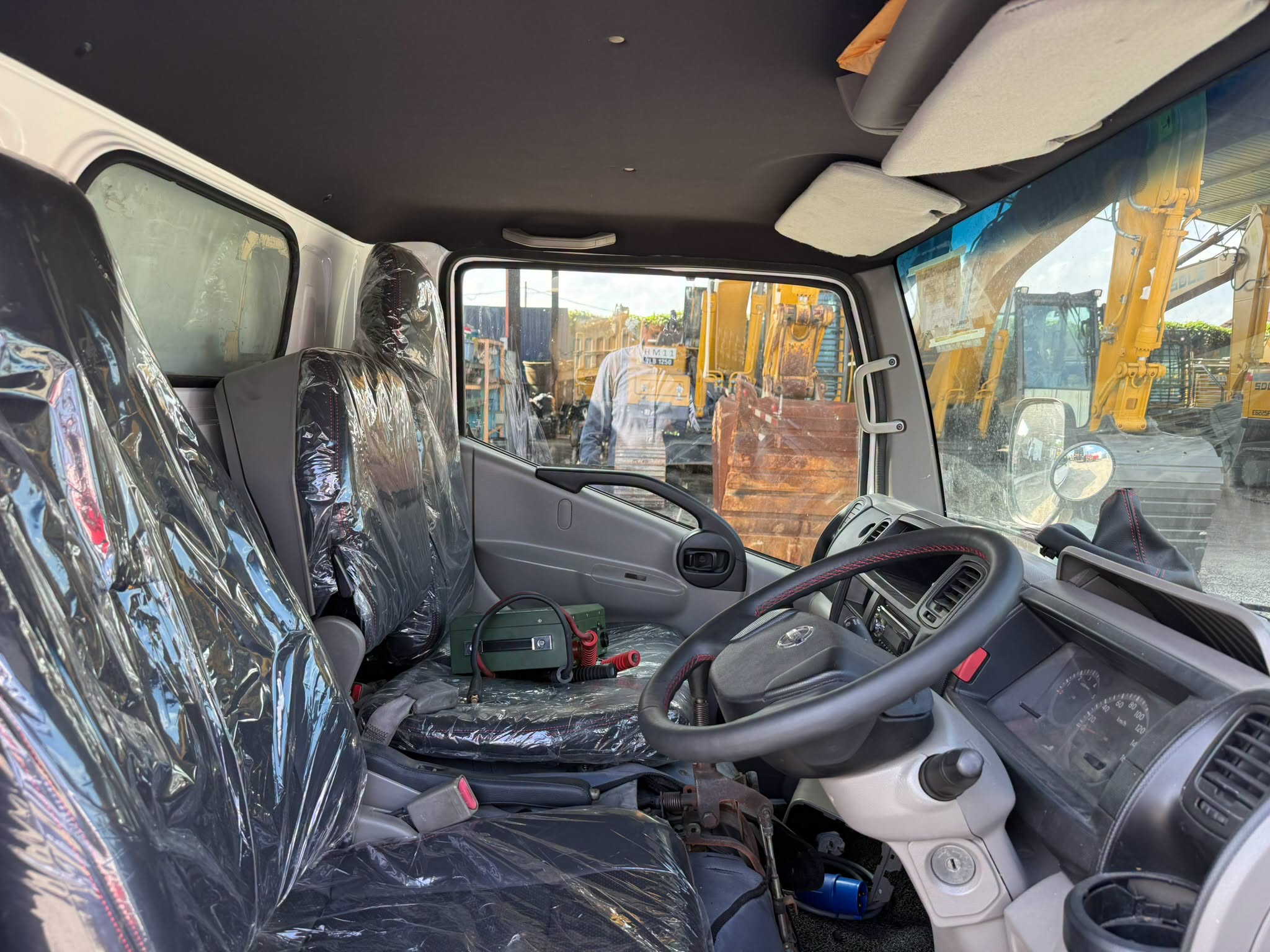 Nissan Cabstar 10ft food truck - Thumbnail 9